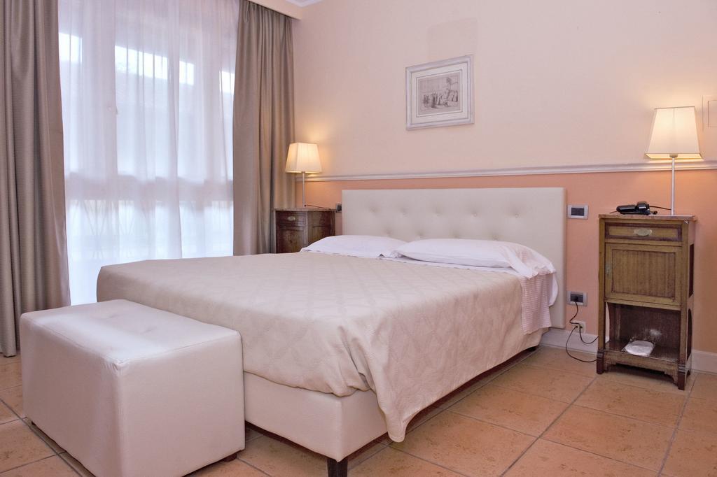 Hotel Ponte Di Rialto Crema Extérieur photo