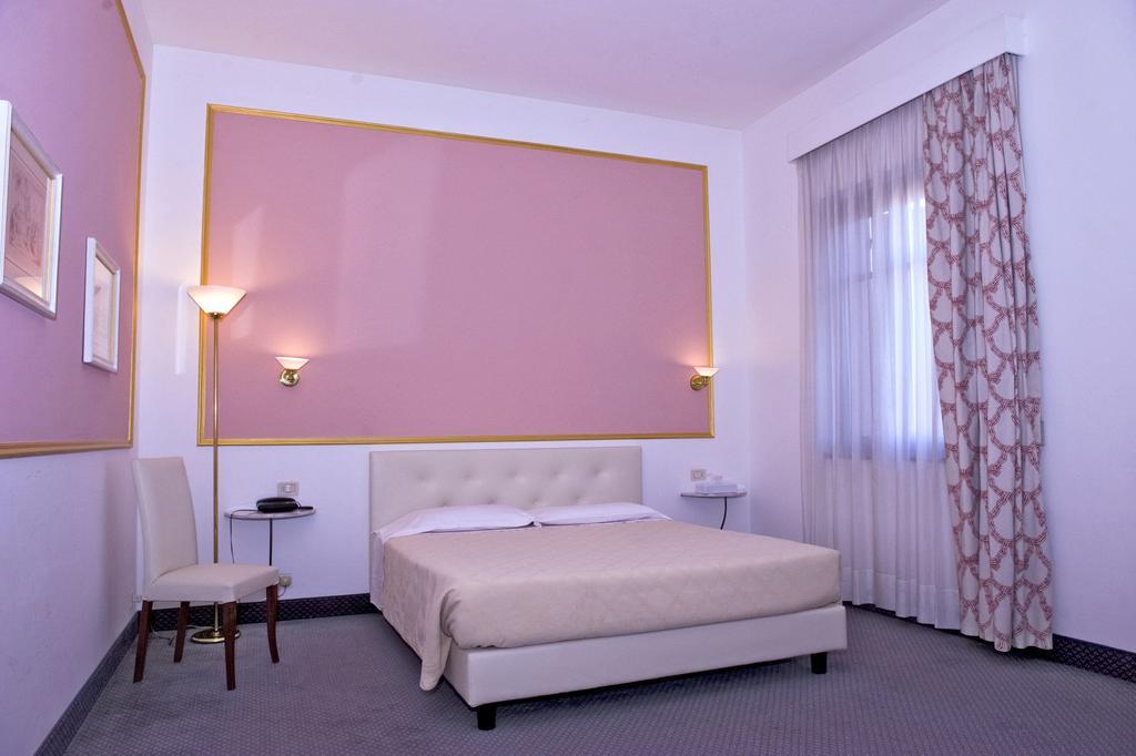 Hotel Ponte Di Rialto Crema Chambre photo