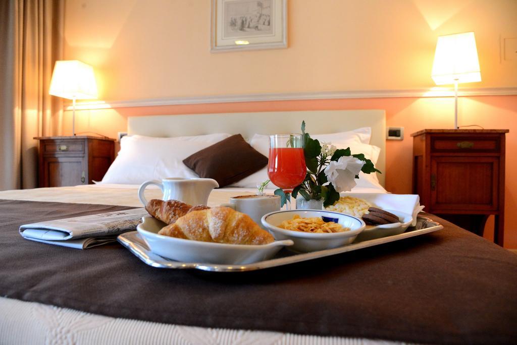 Hotel Ponte Di Rialto Crema Extérieur photo