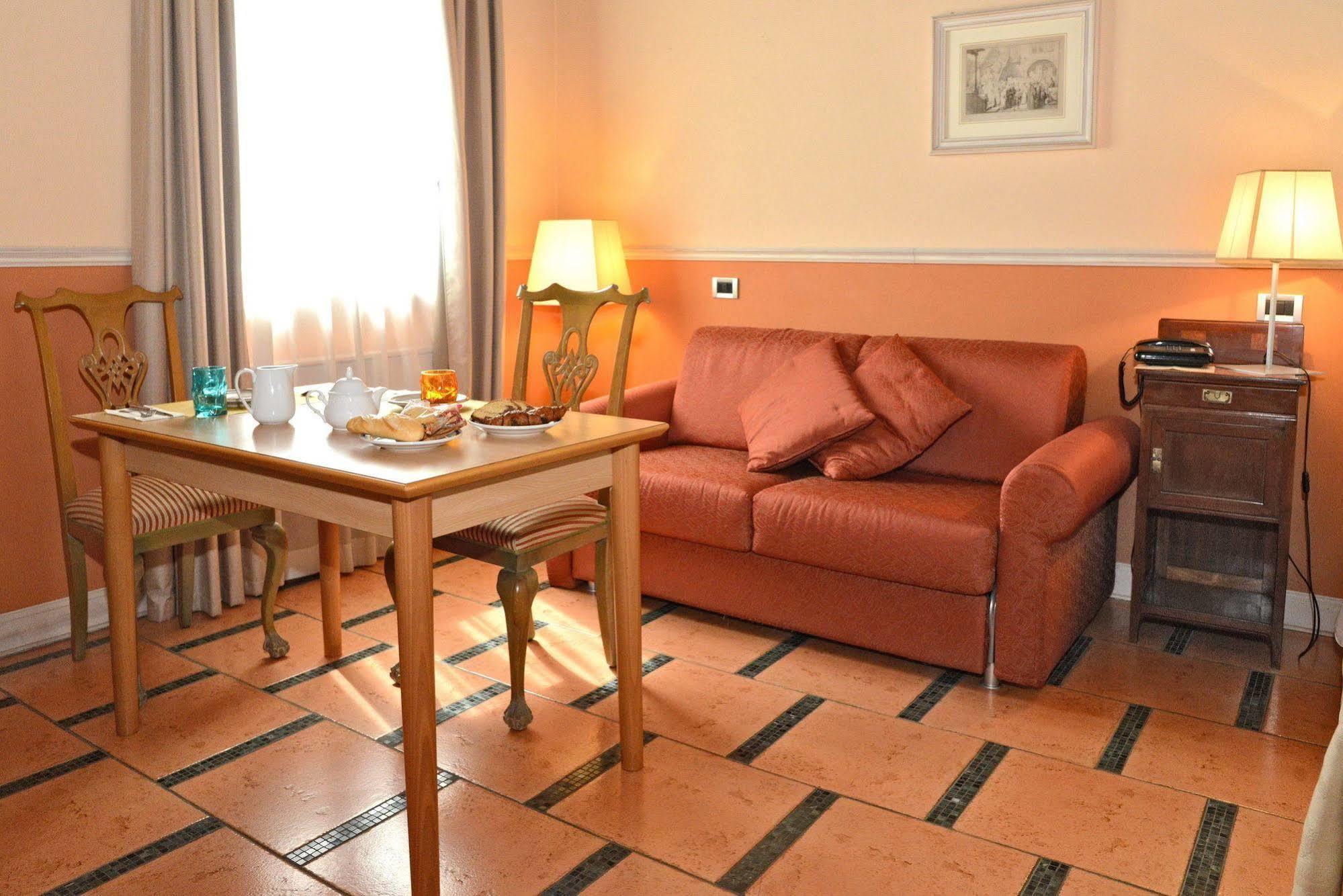 Hotel Ponte Di Rialto Crema Extérieur photo