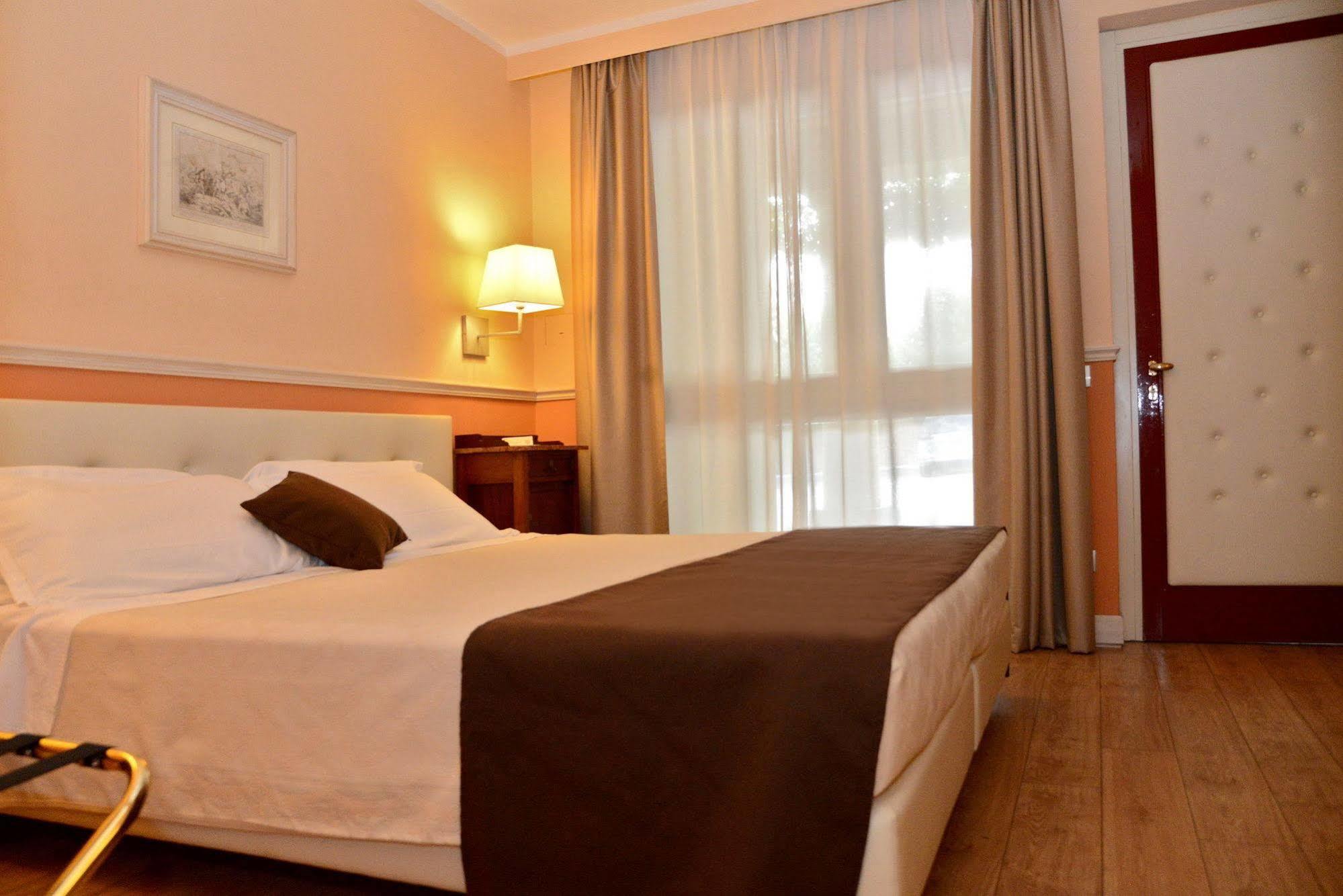 Hotel Ponte Di Rialto Crema Extérieur photo